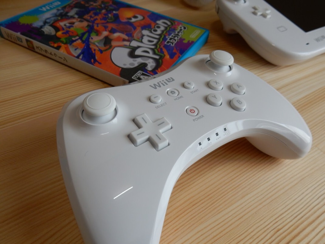 レビュー Wiiuプロコントローラーでスプラトゥーンを息子と2人でプレイしよう ボタン配置や操作感など詳しくご紹介